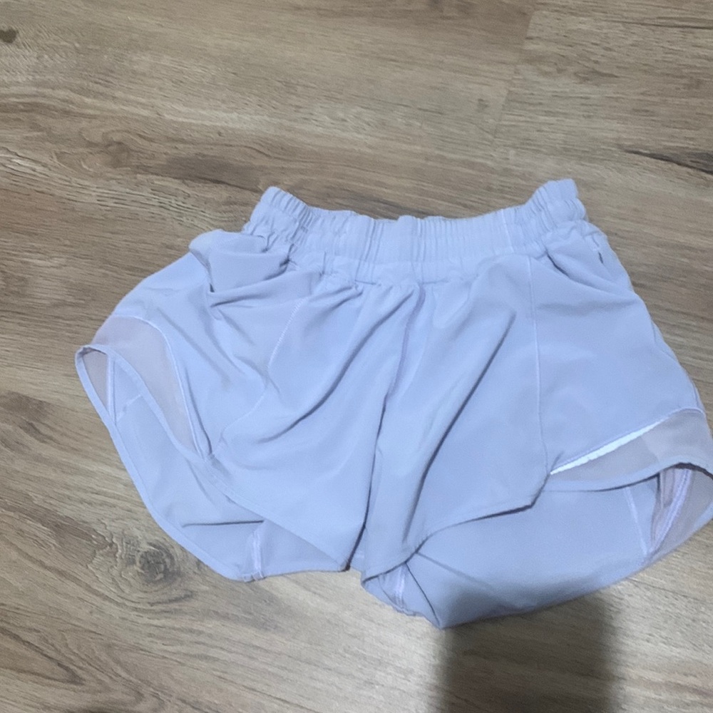LULULEMON athletica Hottie hots LIGHT PURPLE size 4